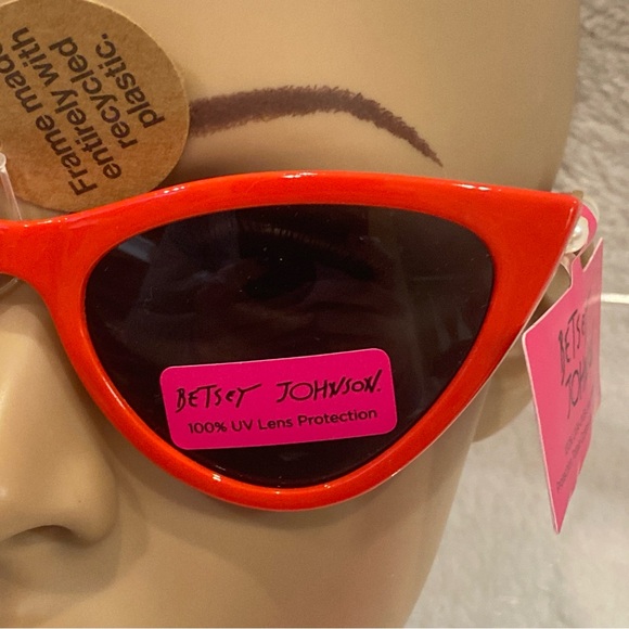Betsey Johnson Spice of Life Cat Eye Faux Pearl Arms Red Sunnies Sunglasses NWT - Picture 2 of 12
